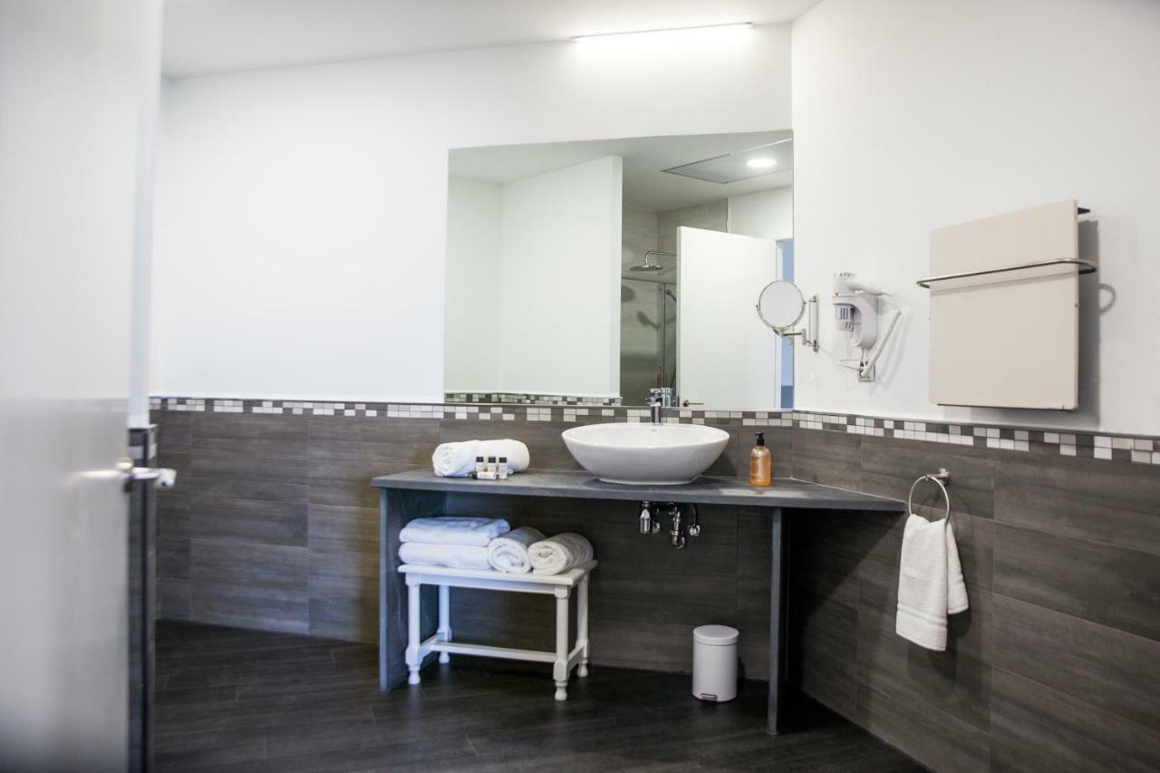 The Rock Suites & Spa Congosto Luaran gambar